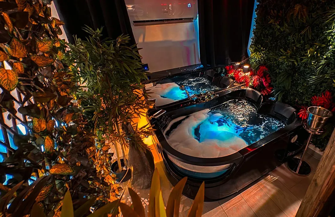 Rouge Romantic Jacuzzi Suite Palermo Centro-1