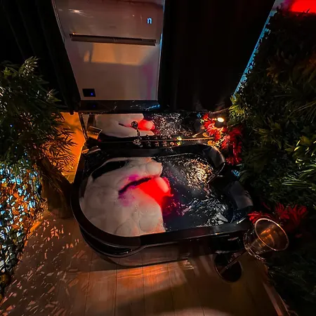 Rouge Romantic Jacuzzi Suite Palermo Centro-2